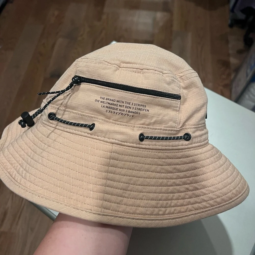 Adidas bucket hat - Picture 7 of 8